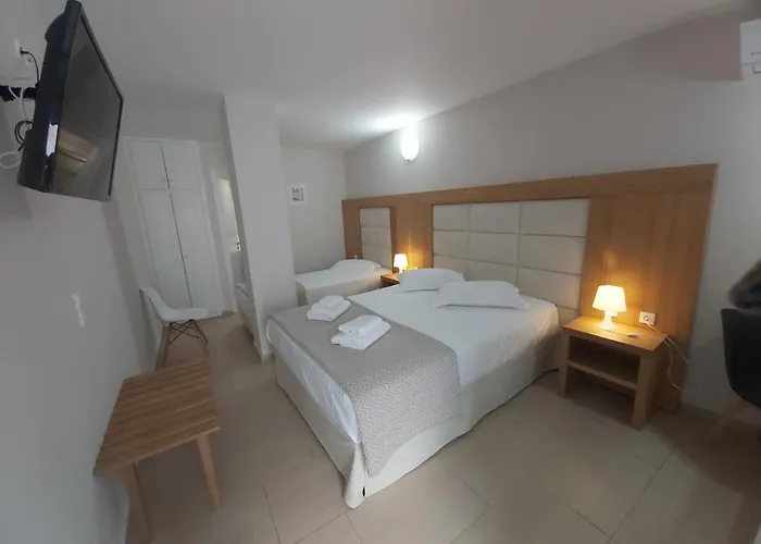 Roussa Center Fira (Santorini)