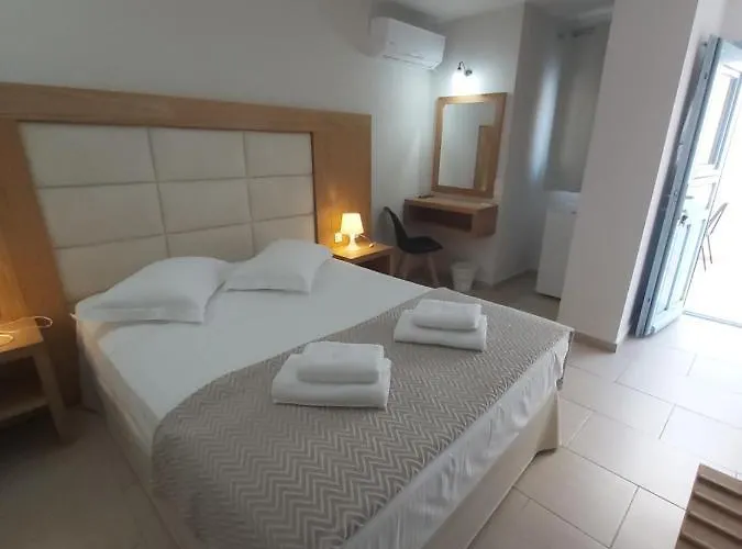 Roussa Center Villa Fira (Santorini)