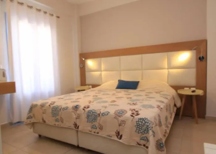 Villa Roussa Center Fira (Santorini)