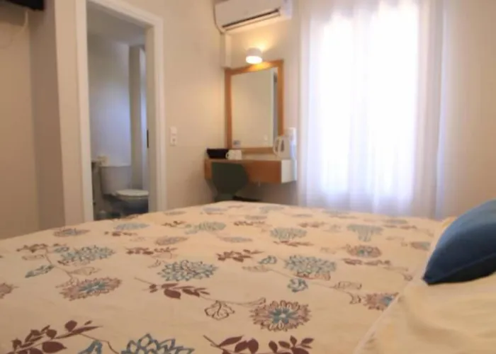 Roussa Center * Fira (Santorini)