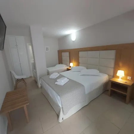 Roussa Center Fira (Santorini)