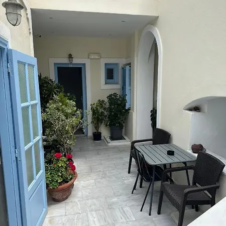 Villa Roussa Center Fira (Santorini)