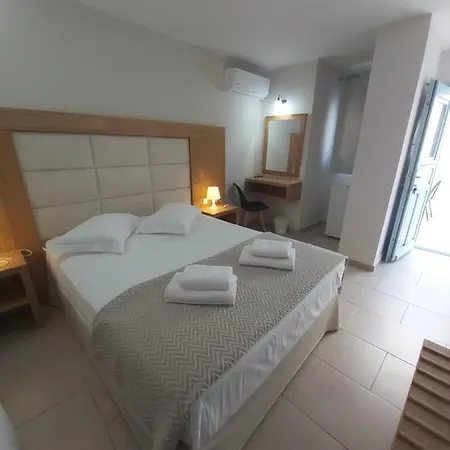 Roussa Center Villa Fira (Santorini)