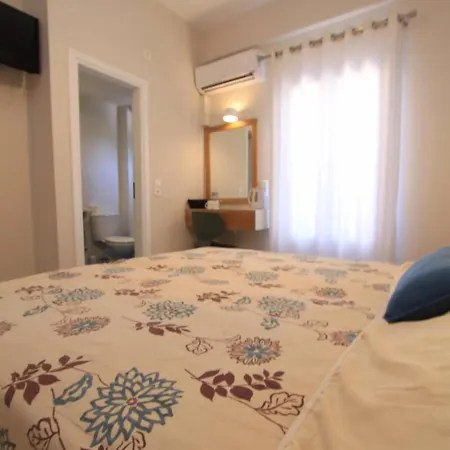 Roussa Center * Fira (Santorini)