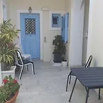 Roussa Center Fira (Santorini)