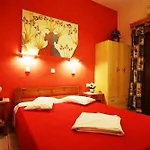 Roussa Center Villa Fira (Santorini)