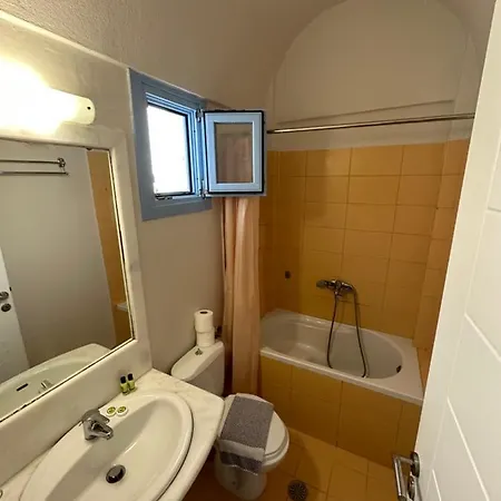 Villa Roussa Center Fira (Santorini)