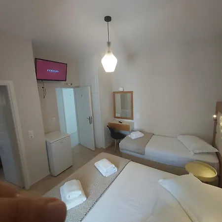 Roussa Center Villa Fira (Santorini)