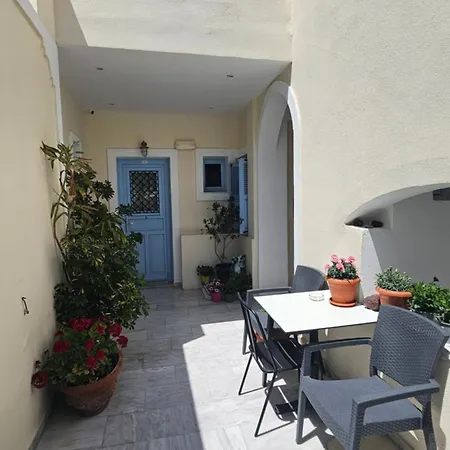 Roussa Center Villa Fira (Santorini)