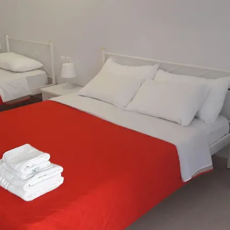 Roussa Center Villa Fira (Santorini)