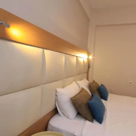 Roussa Center * Тира