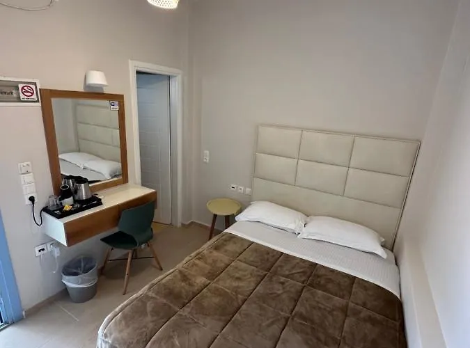 Roussa Center Villa Fira (Santorini)