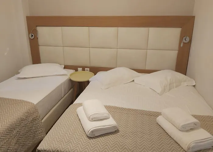 Roussa Center Villa Fira (Santorini)