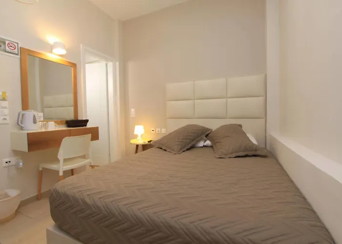 Roussa Center * Fira (Santorini)