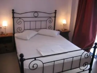 Villa Roussa Center *