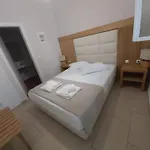 Roussa Center Fira (Santorini)