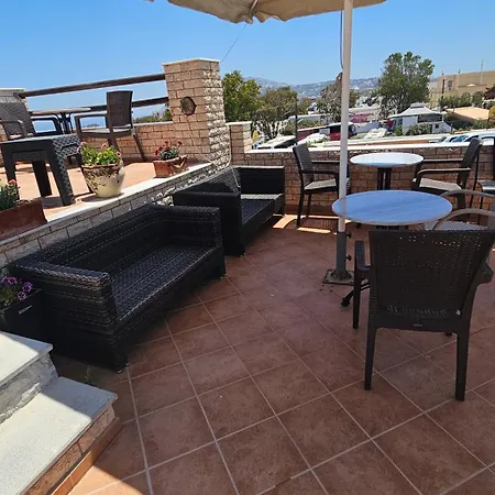 Villa Roussa Center Fira (Santorini)