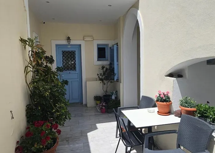 Roussa Center Villa Fira (Santorini)
