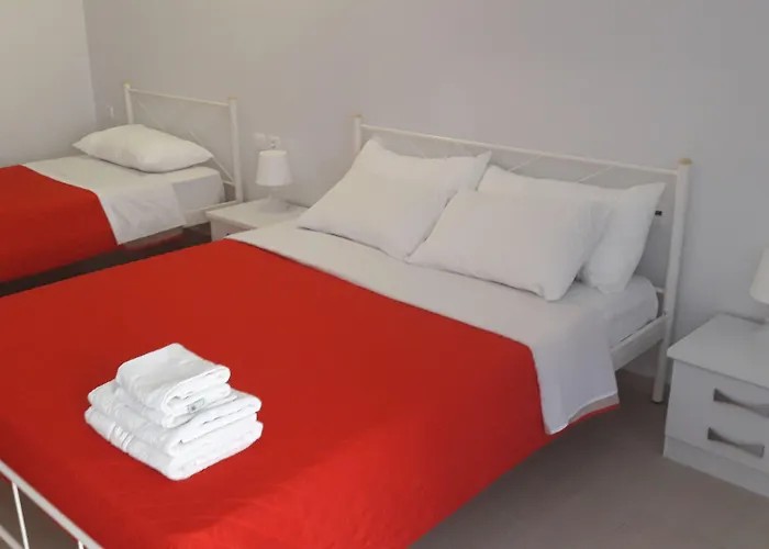 Roussa Center Villa Fira (Santorini)